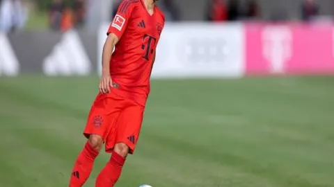 法甲34轮：梅斯不敌巴黎圣日耳曼 0-2战报精选